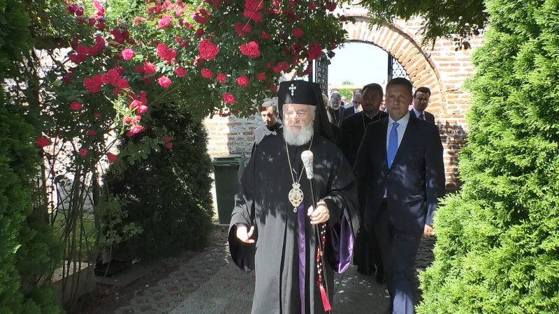 La Palatul Brâncovenesc de la Potlogi, în cadrul ședinței festive a CJ Dâmbovița, ÎPS Mitropolit Nifon, Arhiepiscopul Târgoviștei a primit titlul de „Cetățean de onoare al județului Dâmbovița”. VIDEO