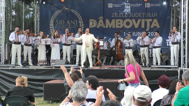 Spectacol folcloric extraordinar cu Orchestra Lăutarii din Chișinău sub bagheta maestrul Nicolae Botgros și artiști de renume. VIDEO