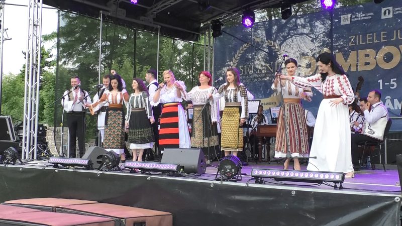 Spectacol folcloric extraordinar cu participarea Orchestrei Populare Chindia la Curtea Domnească. VIDEO