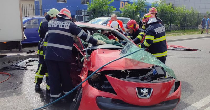 ACCIDENT GRAV pe strada Laminorului din Târgoviște, șoferul vinovat a fugit, era beat și nu avea permis