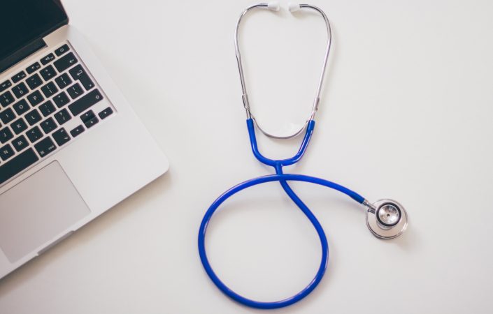 Procedură unică în România: hernia de disc tratată prin endoscopie spinală! Pacienți recuperați imediat!
