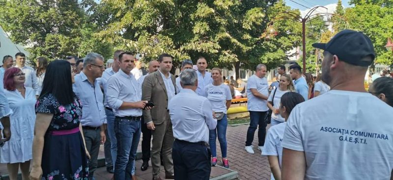 Echipa PSD Dâmbovița în mijlocul găeștenilor