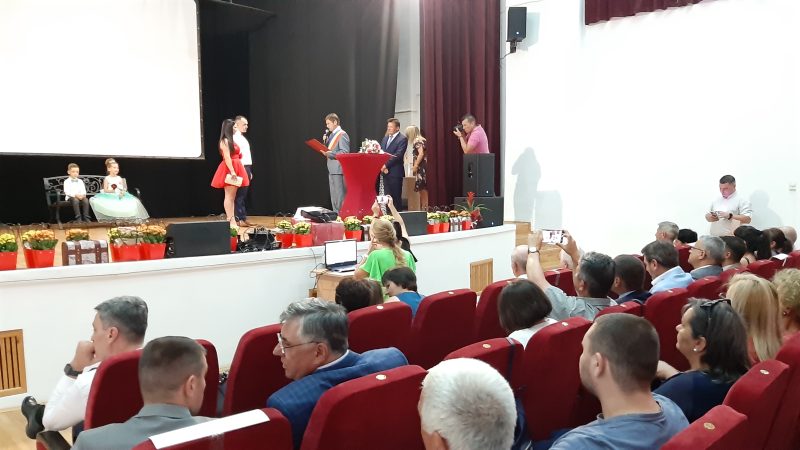 În Orașul Fieni excelența, performanța în educație și cuplurile de aur au deschis cele două zile de sărbătoare. VIDEO