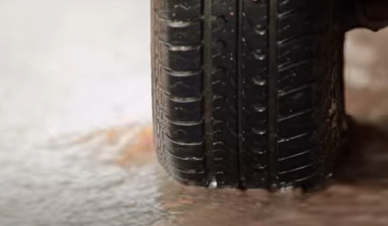 Centrul INFOTRAFIC,în zona de munte a județului Dâmbovița, în zona Padina, sunt semnalate condiții de polei