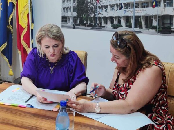 Prefectul județului Dâmbovița, Claudia Gilia a avut o întâlnire de lucru cu cms. șef de poliție Nicoleta Bobe, coordonatorul Centrului de Prevenire Antidrog Dâmbovița