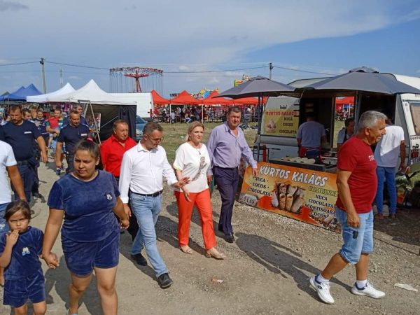 Prefectul Claudia Gilia a mers în Târgul tradițional de la Cornești