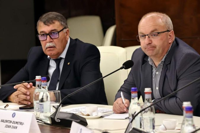 Dorinel Soare, președintele Filialei Județene Dâmbovița a ACoR, primarul comunei Niculești, prezent la întâlnirea de lucru cu premierul