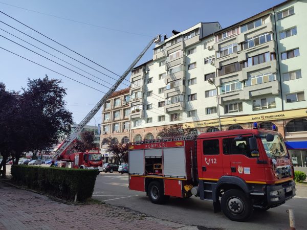 Pericol la un bloc din zona centrală a municipiului Târgoviște