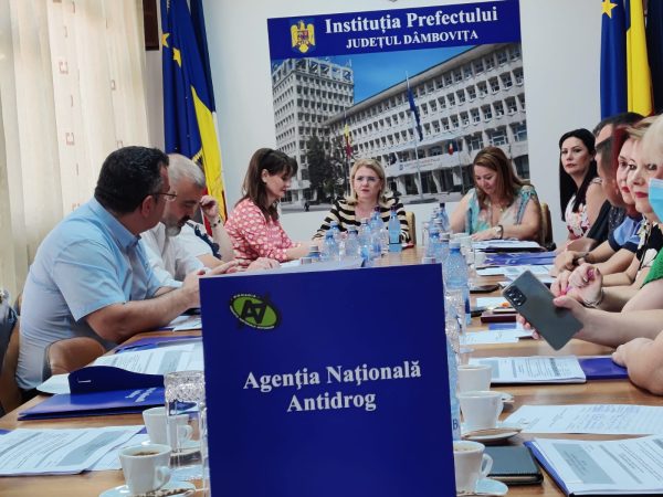 Prefectura Dâmbovița a găzduit ședința Grupului de lucru privind elaborarea Planului Antidrog la nivelul județului