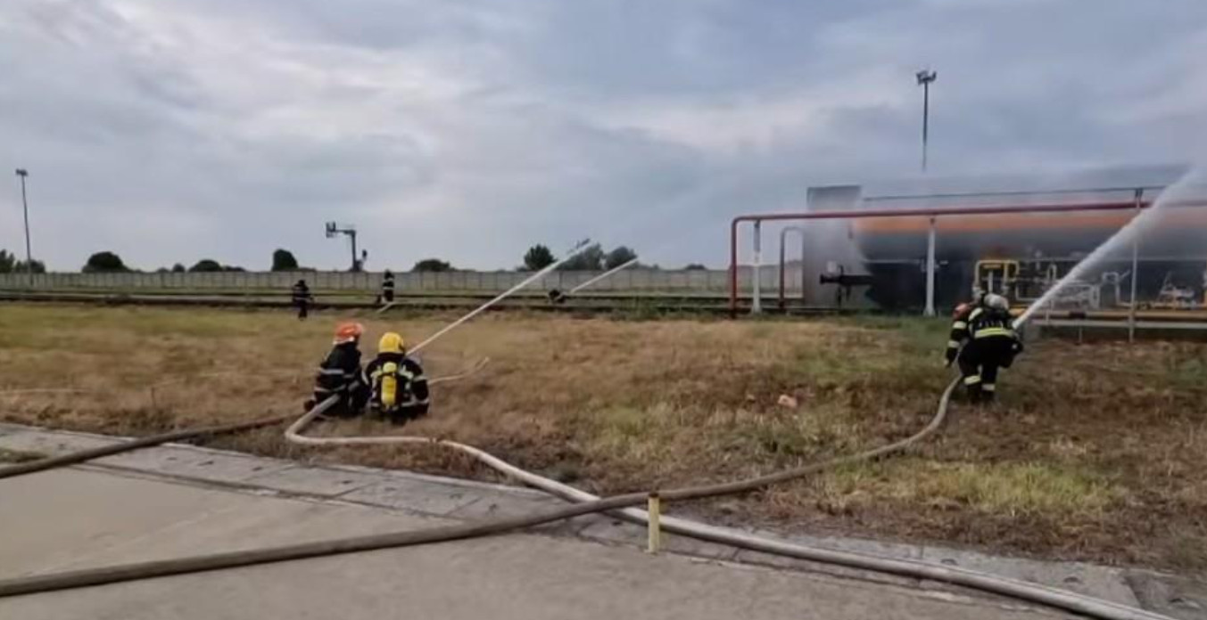 Scăpări de gaze combustibile, intoxicare a personalului de intervenție cu GPL și un incendiu violent, exercițiu de pregătire la un operator SEVESO