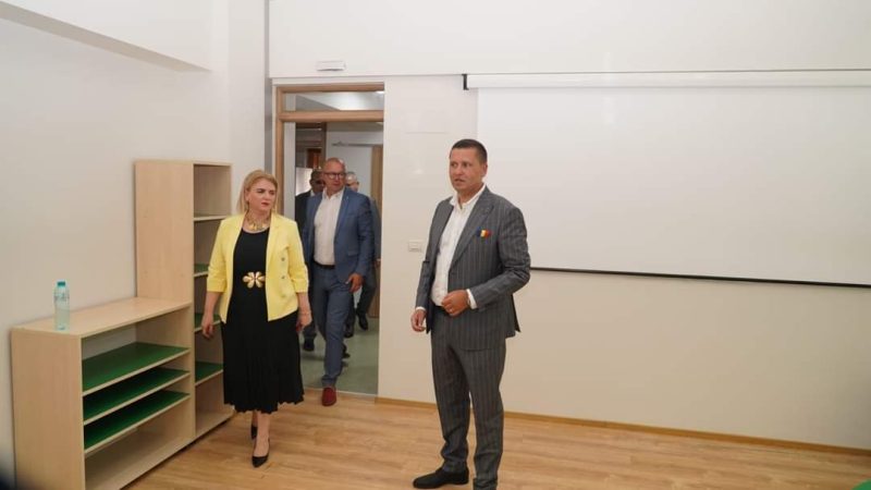 În județul Dâmbovița, vor beneficia de ”Programul pentru școli al României” un număr de 46.321 de copii