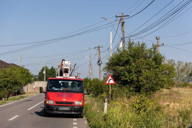 Se lucrează la modernizarea iluminatului public în comuna Văcărești