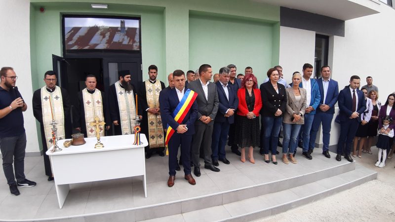 În comuna Corbii Mari, au fost inaugurate Școala Corbii Mari, Grădinița Grozăvești, rețea de canalizare și un teren de sport. VIDEO