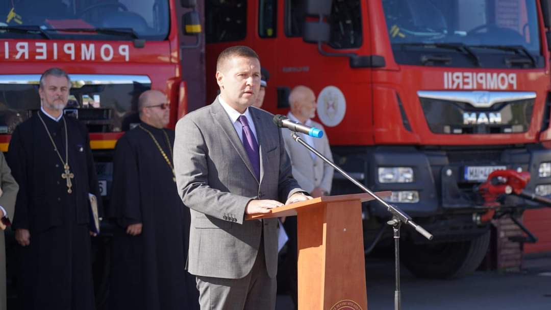 La Inspectoratul pentru Situaţii de Urgenţă "Basarab I" al Județului Dâmbovița, ceremonial militar și religios menit să cinstească curajul, gloria şi istoria îndelungată a armei pompierilor