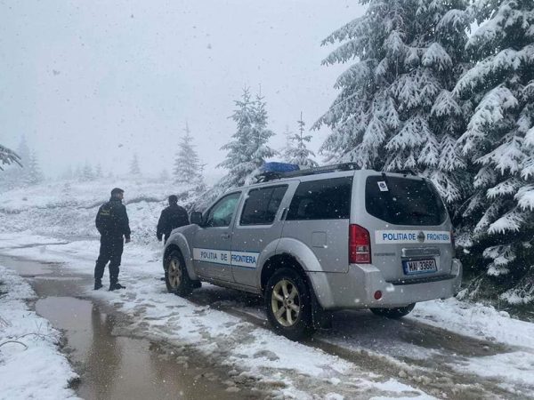 Poliția de Frontieră: Prima ninsoare în Pasul Prislop