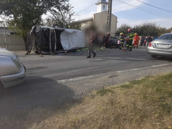 Accident pe DN 1 A Cornești, coliziune între două autoturisme
