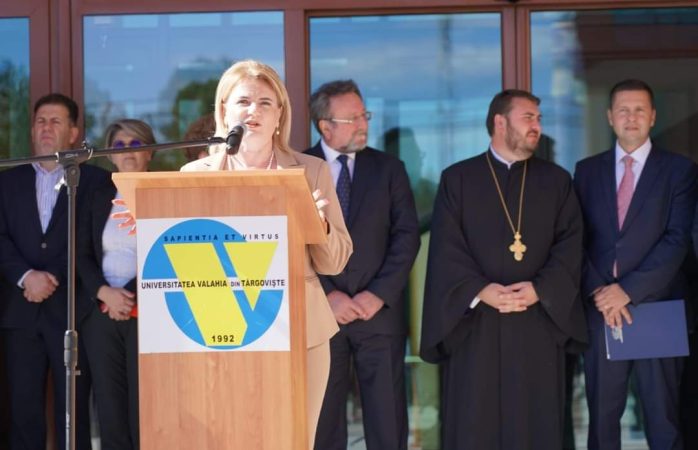 Conf. univ. dr. Claudia Gilia, prefectul judeţului Dâmbovița a transmis un gând la început de nou an universitar