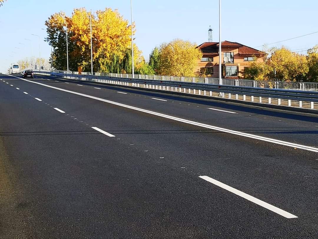 Pasajul peste calea ferată de pe DN 72, zona Pavcom, a fost redat circulației, fără restricții! 