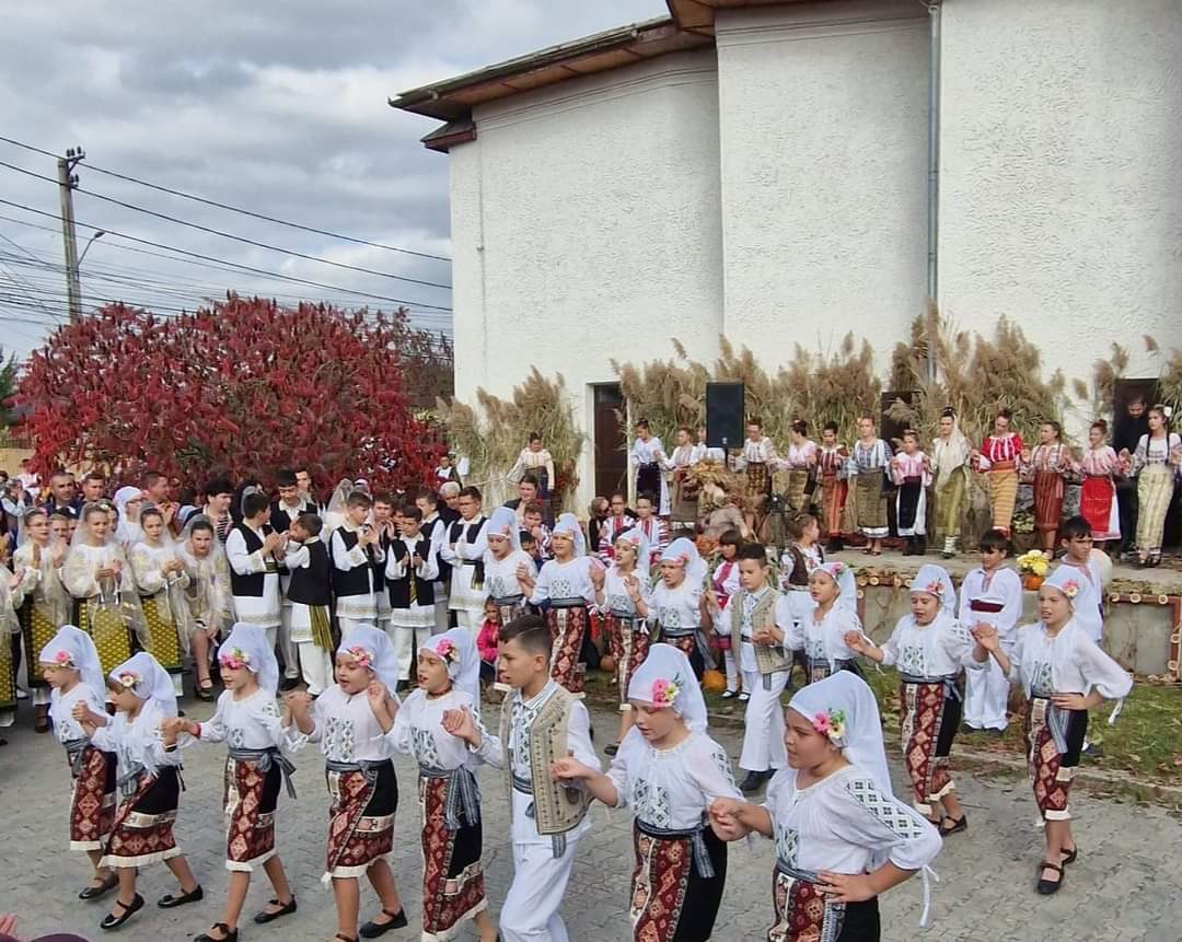 Octombrie, tradiția se păstrează cu sfințenie la Vulcana Pandele unde a avut loc Festivalul Dovleacului