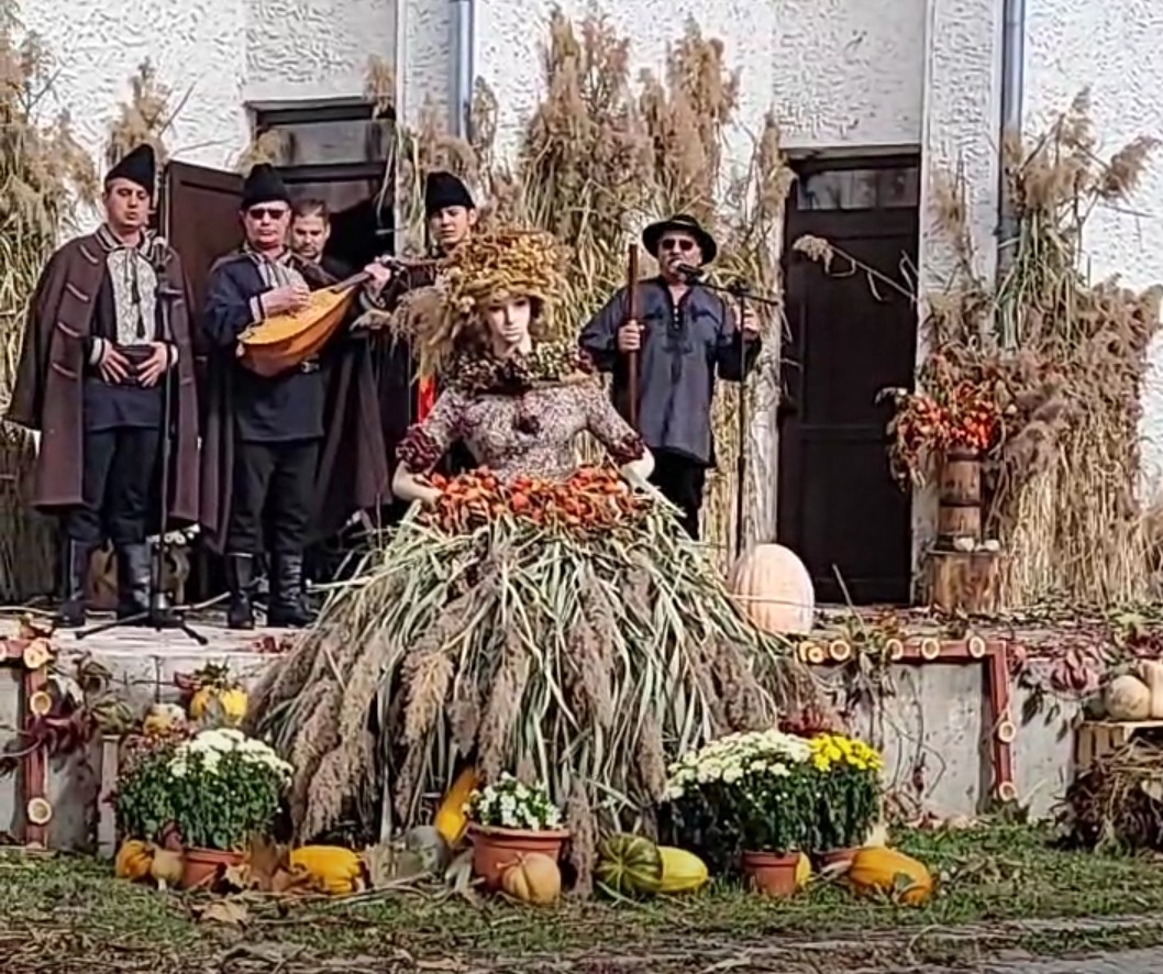 Octombrie, tradiția se păstrează cu sfințenie la Vulcana Pandele unde a avut loc Festivalul Dovleacului