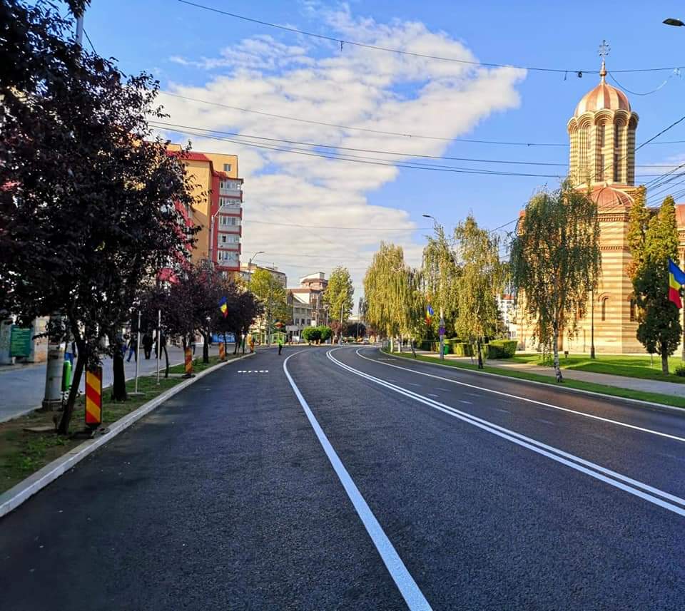 ATENȚIE, s-au finalizat lucrările și marcajele rutiere, bandă dedicată transportului public local pe bulevardul Mircea cel Bătrân!