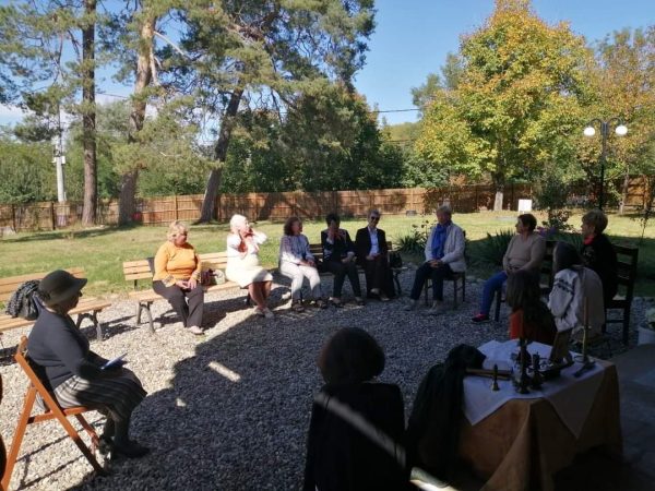 Nostalgii de toamnă, eveniment dedicat persoanelor vârstnice, gazdă primitoare Casa-Atelier Gravor „Gabriel Popescu” din Vulcana Pandele