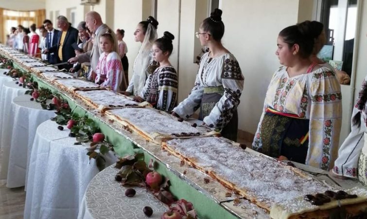 Octombrie, tradiția se păstrează cu sfințenie la Vulcana Pandele unde a avut loc Festivalul Dovleacului