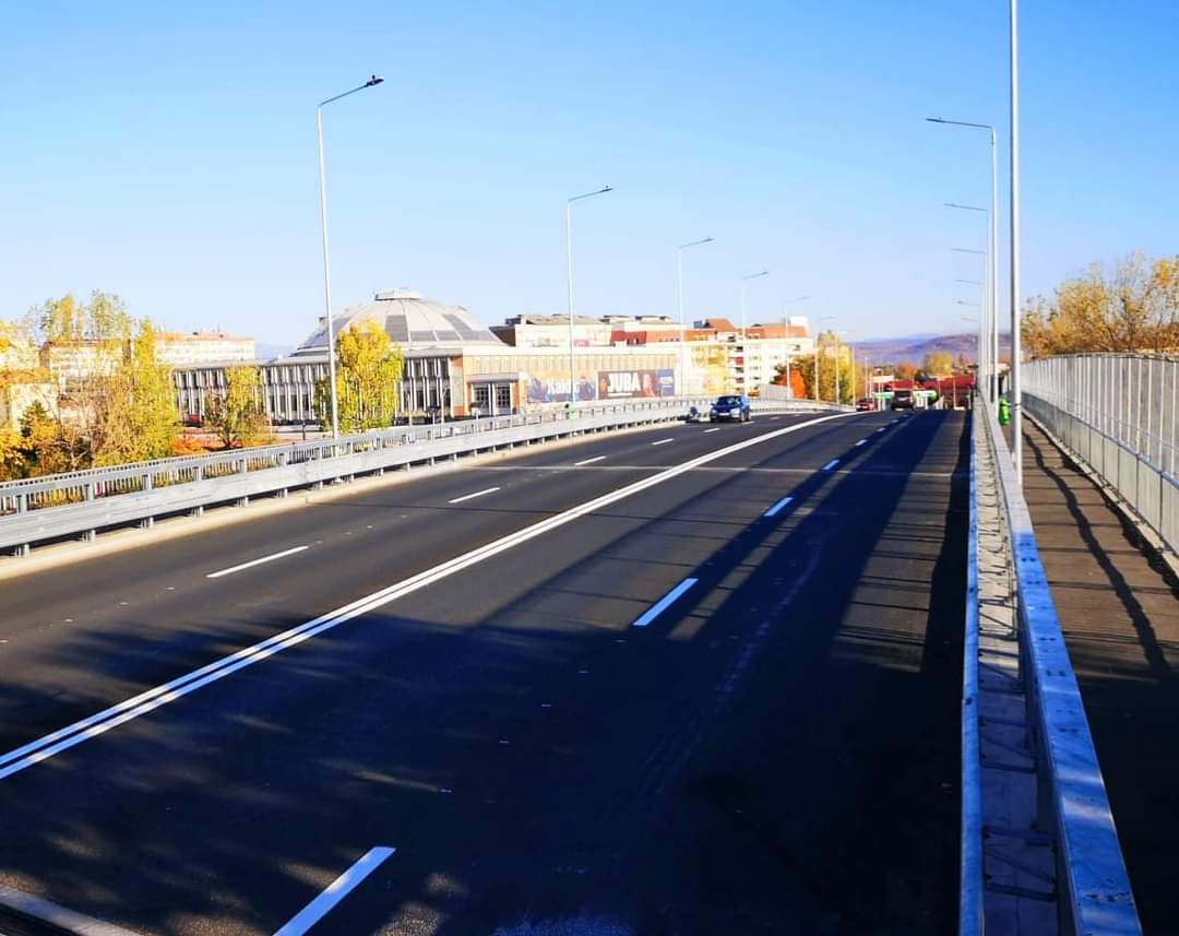 Pasajul peste calea ferată de pe DN 72, zona Pavcom, a fost redat circulației, fără restricții! 