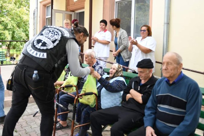 Fii îngerul unui bătrân, adoptă un vârstnic, acțiune de suflet a Primăriei Răcari și Ride&Ride la Centrul de bătrâni de la Ghergani