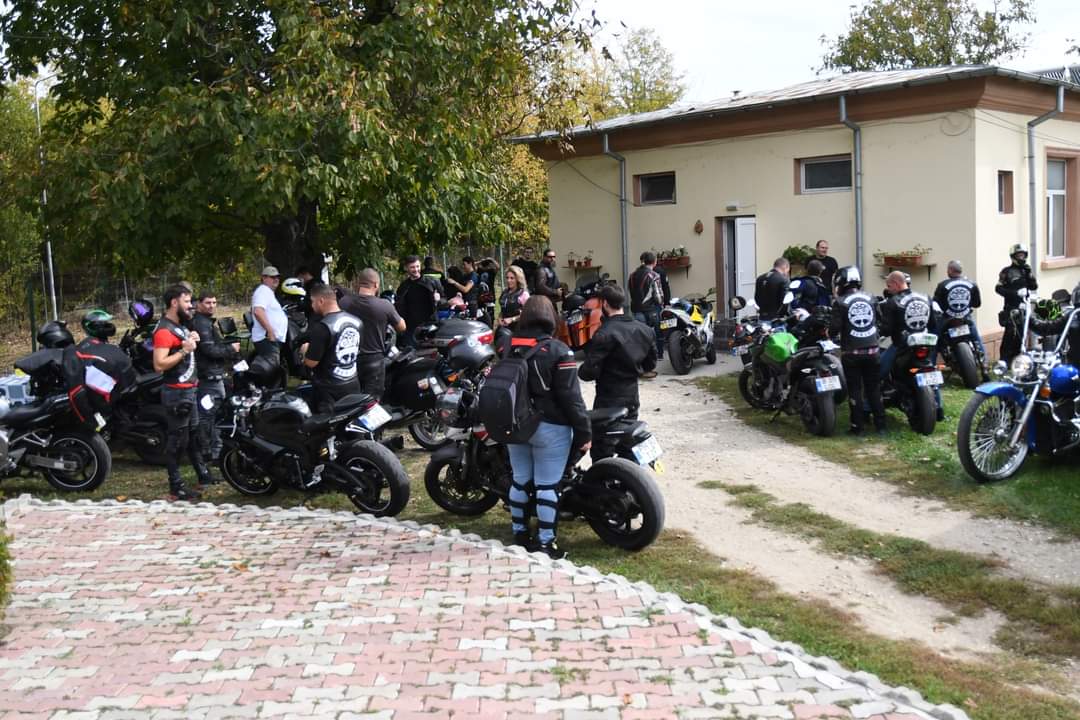 Fii îngerul unui bătrân