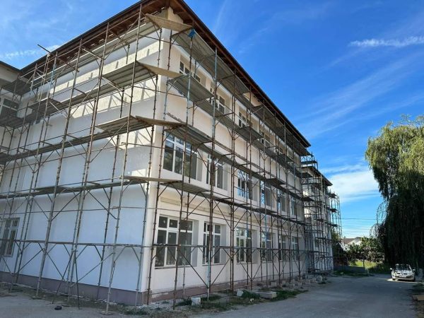Primaria Răzvad investește în instituțiile de învățământ, Școala Răzvad este în plin proces de modernizare