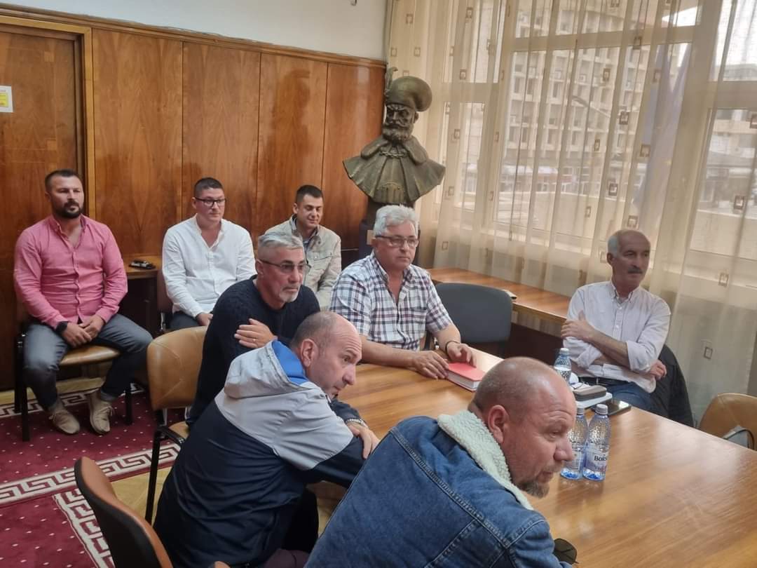 Școlile auto la masa dialogului cu Prefectura Dâmbovița, un trafic sigur pentru toți!