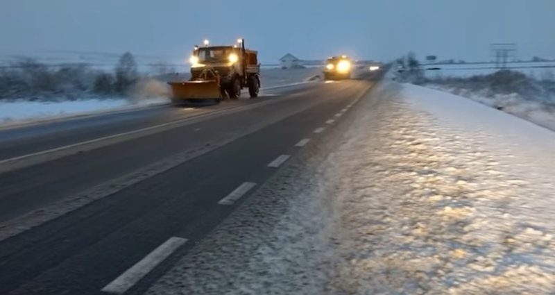 Sute de ultilaje și drumarii au ieșit la treabă, zona Moldovei este sub COD GALBEN DE NINSORI.VIDEO
