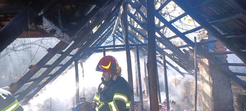 O casă a fost cuprinsă de flăcări, în comuna Tătărani, sat Priboiu