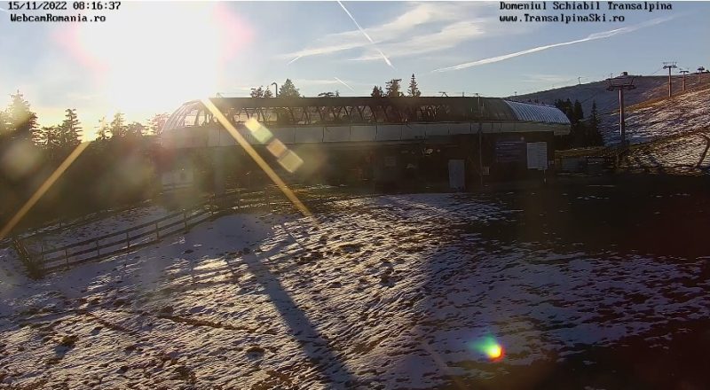 În această dimineață, imagini de poveste vin de pe Pârtia Transalpina sub răsăritul soarelui, 15 noiembrie 2022