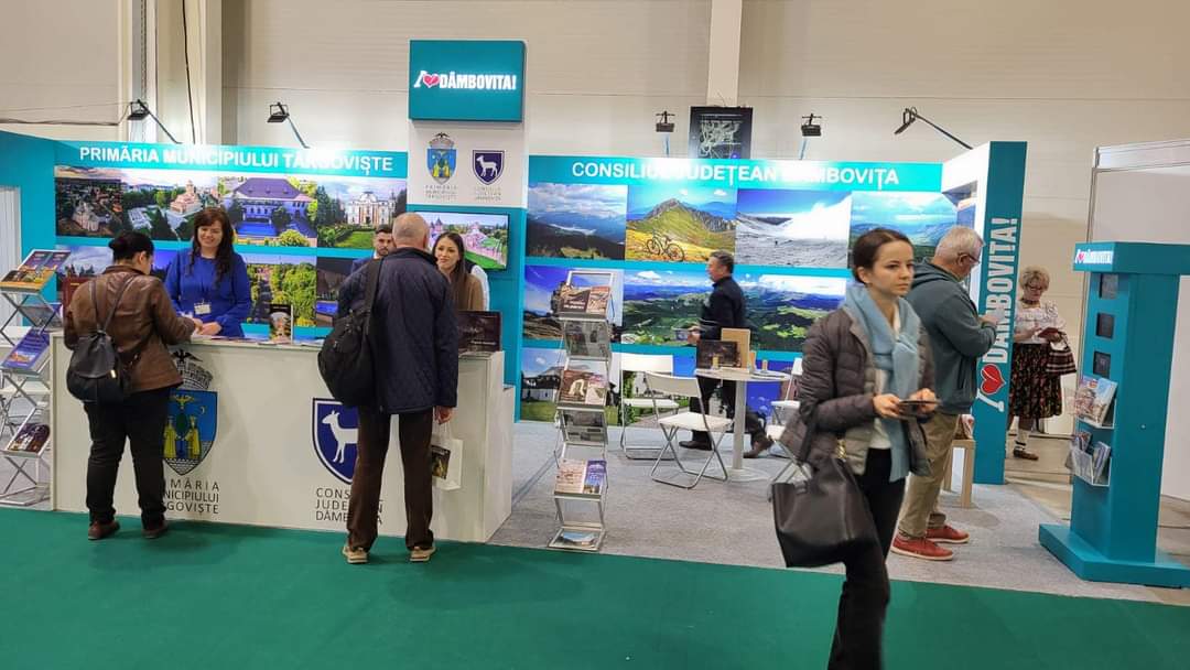 Județul Dâmbovița și municipiul Târgoviște își promovează obiectivele turistice  la Târgul de Turism al României II 2022