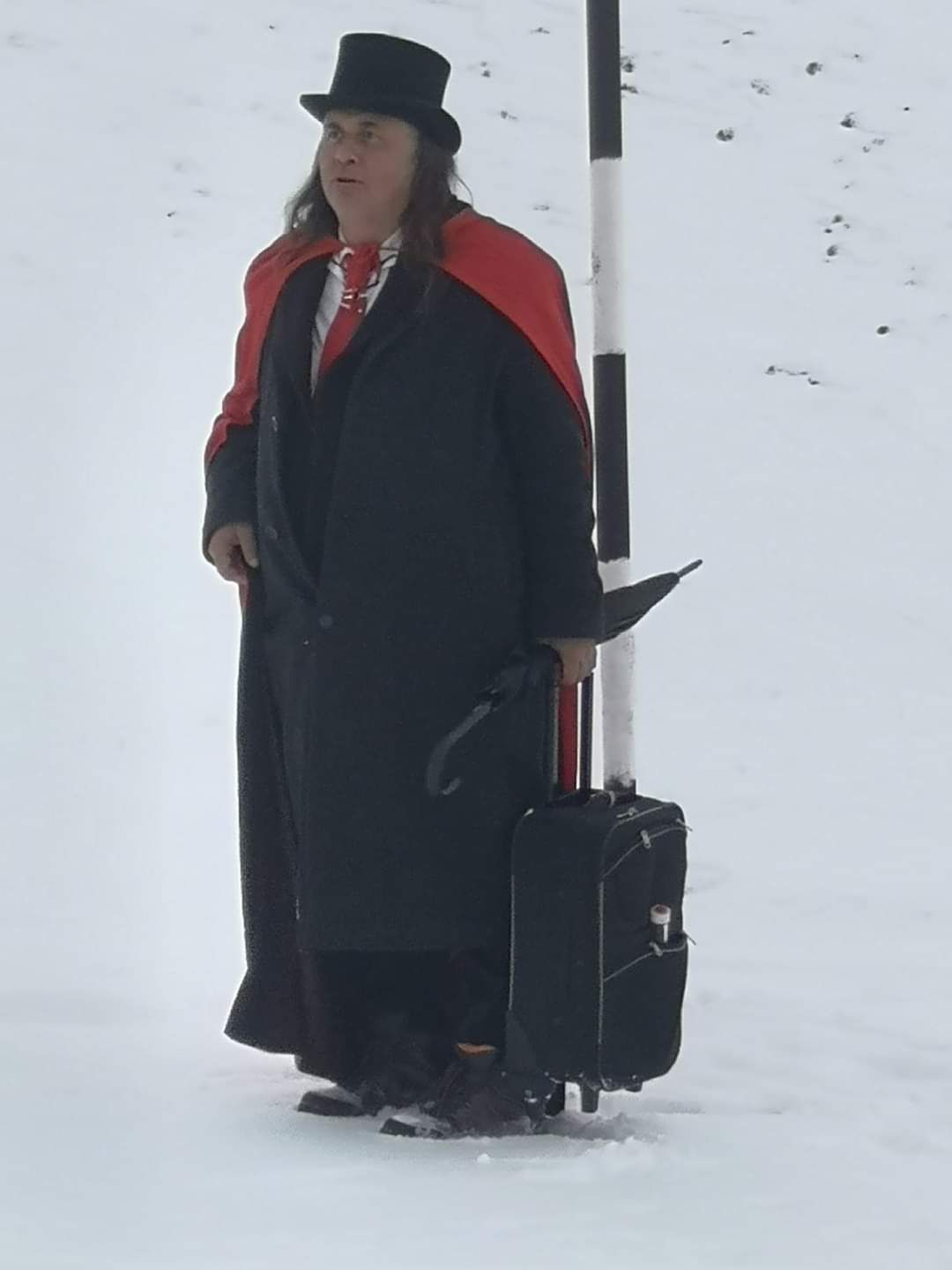 MARE ȚI-E Grădina, Doamne! Imagini de toată isprava cu turiști care pornesc pe cărările Bucegilor. VIDEO