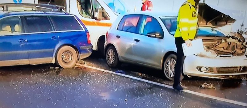 Carambol , 15 mașini implicate printre care și o ambulanță