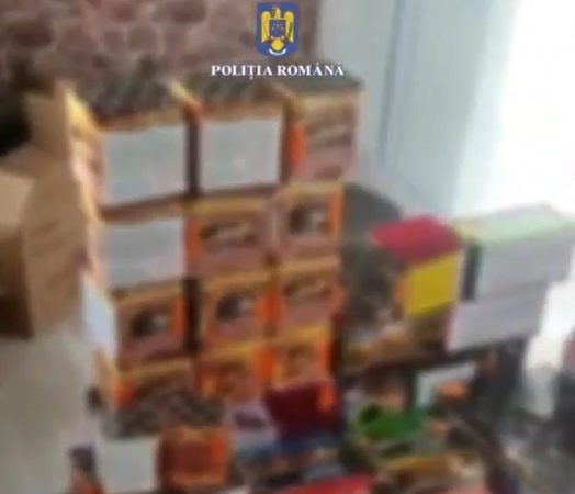 Percheziții în Târgoviște și Lungulețu, s-au indisponibilizat 350 de kilograme de articole pirotehnice deținute ilegal.VIDEO