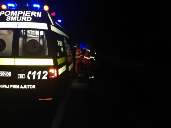 Accident rutier grav, cu o persoană încarcerată, la ieșire din comuna Răzvad
