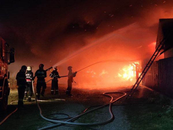 Incendiu puternic într-o gospodărie din comuna Cornățelu