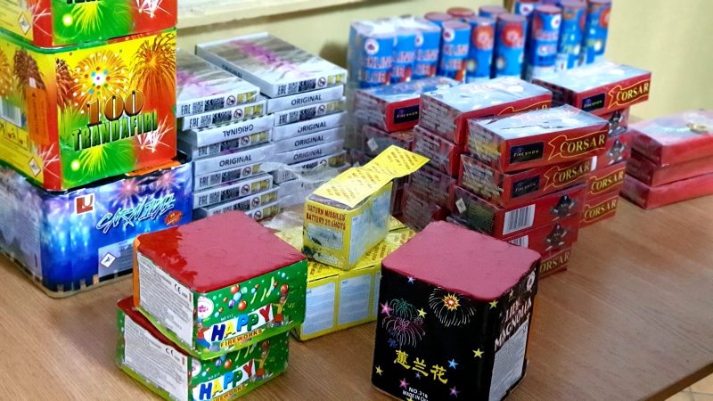 NU SCAPĂ NIMENI, jandarmii sunt pe baricade iar comerțul cu petarde și artificii se lasă cu dosar penal. VIDEO