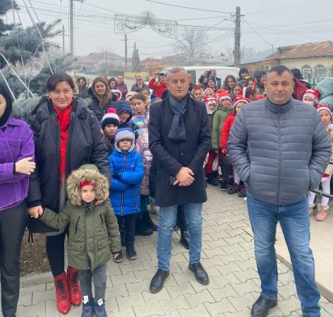 Moș Crăciun ajutat de Primăria și Consiliul Local Poiana, a ajuns la toți copiii din unitățile școlare de pe raza comunei Poiana