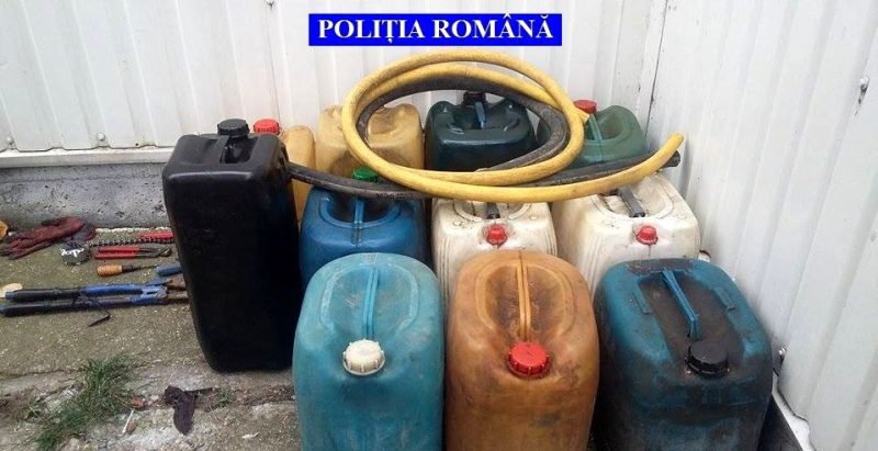 A furat combustibil din rezervorul unui autocamion staționat într-o parcare de pe autostrada Pitești-București