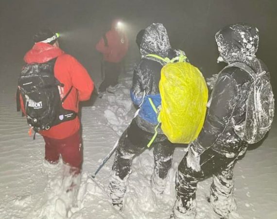 INTERVENȚIE LA LIMITĂ, doi turiști au solicitat de urgență ajutorul Salvamont Dâmbovița