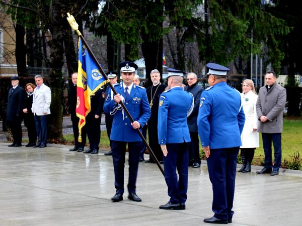 Moment festiv la Jandarmeria Dâmbovița, col. Matei Viorel Dumitru- comandantul inspectorului a ieșit la pensie, comanda unității a predat-o prim-adjunctului col. Matei Mihai