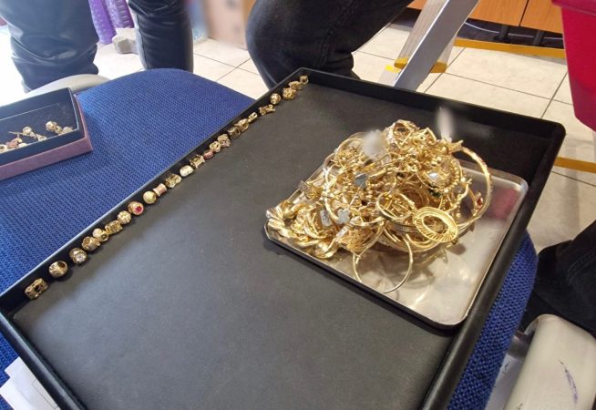 Magazinele de bijuterii, luate la verificat de Poliţia Economică Dâmbovița