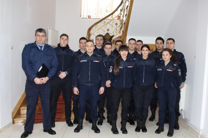 Viitorii subofițeri jandarmi în practică la Jandarmeria Dâmboviţa