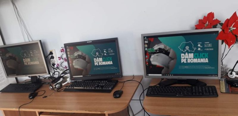 Proiectul ” Dăm Click pe România” a ajuns și la Palatul Copiilor din Târgoviște, cu o donație de 20 de calculatoare