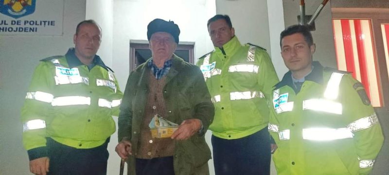 A jefuit un bătrân, imediat, polițiștii l-au prins pe hoț